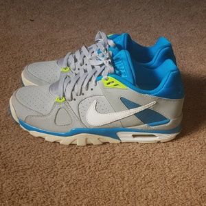 Size 9.5 MEN'S Nike Sneakers Good Condition